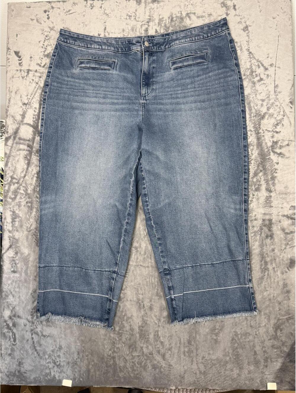 Talbots Wide Leg Crop Jeans Size 16W Mattituck Wash Frayed Released Hem Denim
